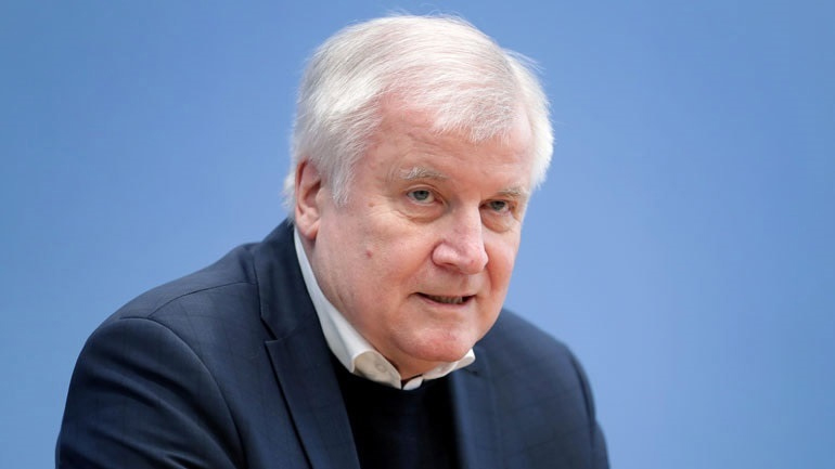 Ζεεχόφερ: «Μεγάλη ανησυχία» προκαλεί η αύξηση εγκλημάτων με ακροδεξιό κίνητρο