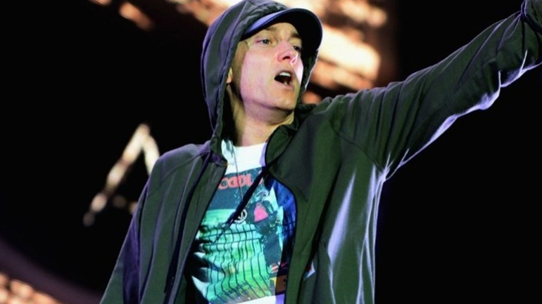 O Eminem έδωσε μέσω Twitter τον τηλεφωνικό αριθμό του