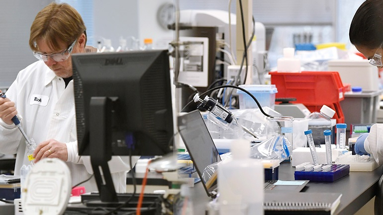 Γερμανία: Διακόπηκε κλινική δοκιμή με υδροξυχλωροκίνη λόγω των ανησυχιών του ΠΟΥ