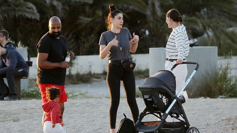 Ησαΐας Ματιάμπα-Βασιλική Καλανιώτη: Βόλτα στην παραλία με τον γιο τους