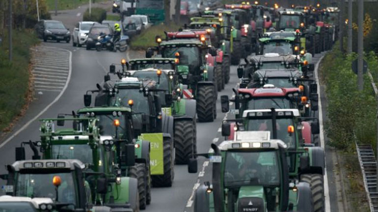 Διαδηλώσεις αγροτών με τρακτέρ στους δρόμους της Γερμανίας