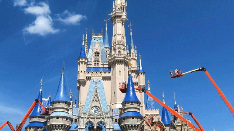 Η Disney προτείνει τη σταδιακή επαναλειτουργία του θεματικού πάρκου στις 11 Ιουλίου