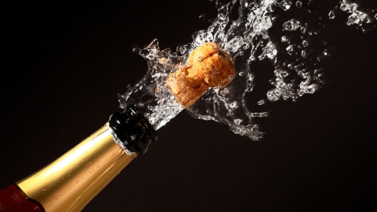 Μεγάλη πτώση στις πωλήσεις σαμπάνιας σε έναν κόσμο που δεν γιορτάζει πλέον