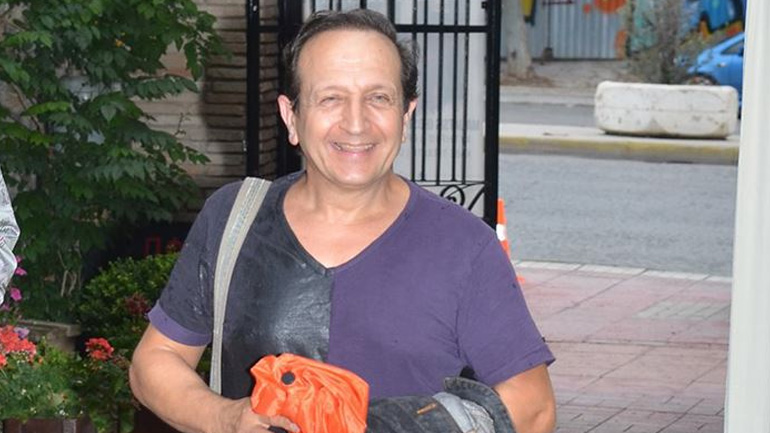 Ο Σπύρος Μπιμπίλας ανακοίνωσε πως σταματάει από το θέατρο