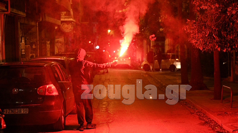 Πορεία πέριξ της πλατείας των Εξαρχείων από ομάδες αντιεξουσιαστών