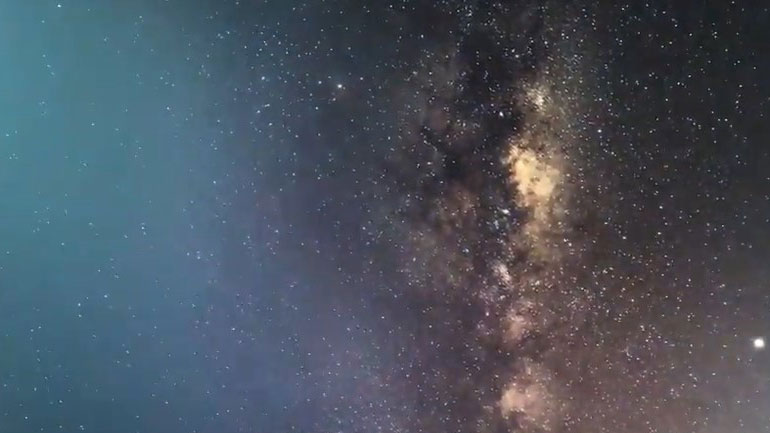 Φωτογράφος κατέγραψε μια εκπληκτική βροχή μετεώρων