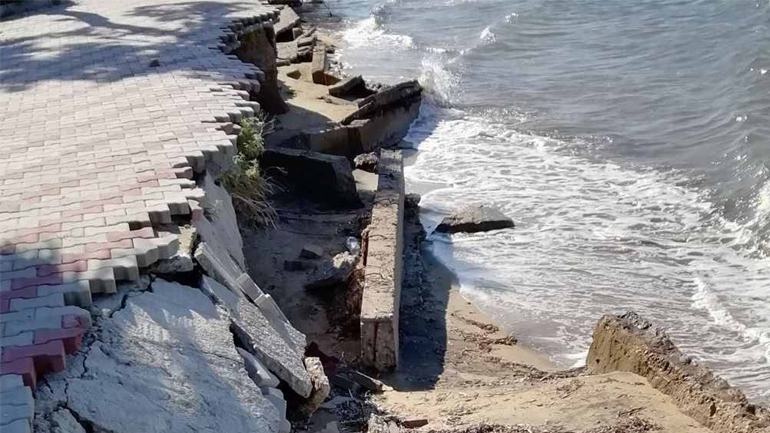 Κατέρρευσε η παραλία της Νέας Ηράκλειας στη Χαλκιδική