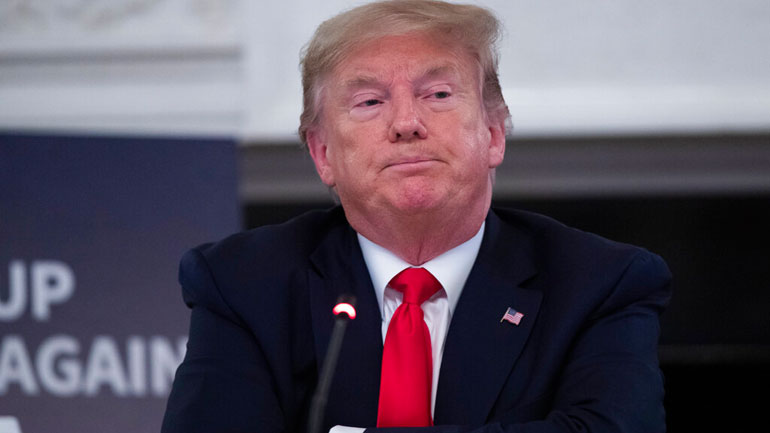 Ο Τραμπ θα είχε υποδεχθεί με «σκυλιά και όπλα» τους διαδηλωτές που θα παραβίαζαν τον φράκτη του Λευκού Οίκου