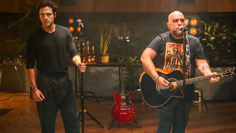 Ο Μπάμπης Στόκας αποκαλύπτει τον λόγο που διαλυθήκαν οι Πυξ Λαξ