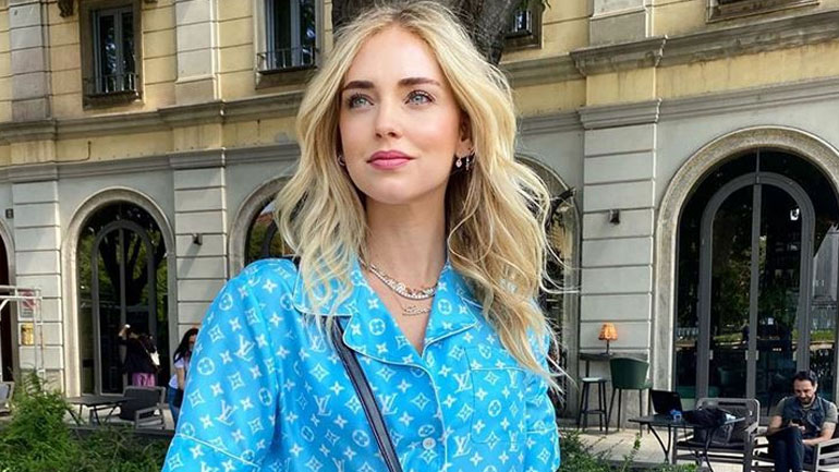 Η πρώτη βόλτα της Chiara Ferragni με Louis Vuitton σύνολο στο Μιλάνο μετά την καραντίνα