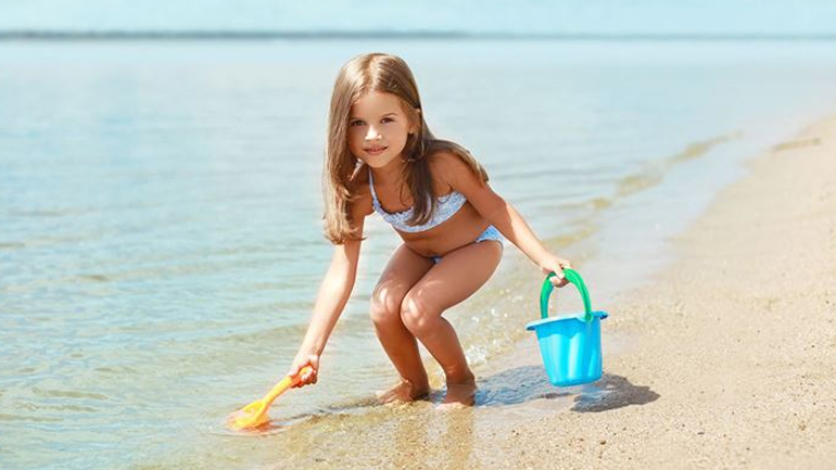 Πώς θα βοηθήσετε το παιδί σας να μην φοβάται τη θάλασσα;