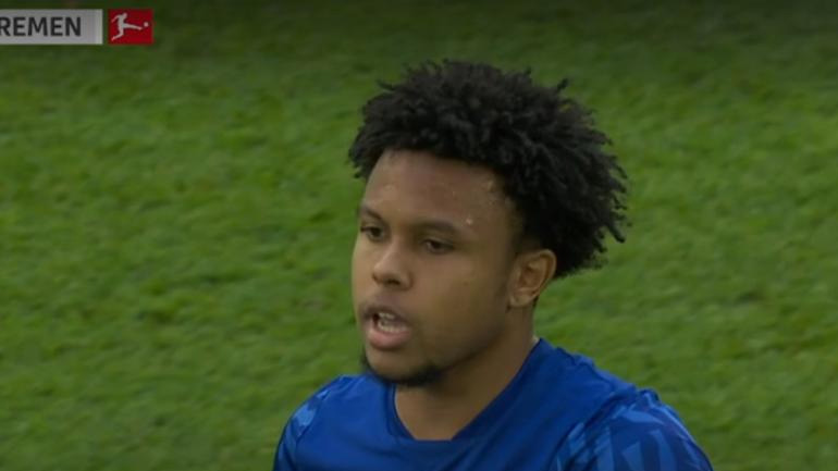 Σάλκε-Βέρντερ: Με περιβραχιόνιο για τον Τζορτζ Φλόιντ αγωνίστηκε ο ΜακΚένι Σάλκε-Βέρντερ: Με περιβραχιόνιο για τον Τζορτζ Φλόιντ αγωνίστηκε ο ΜακΚένι