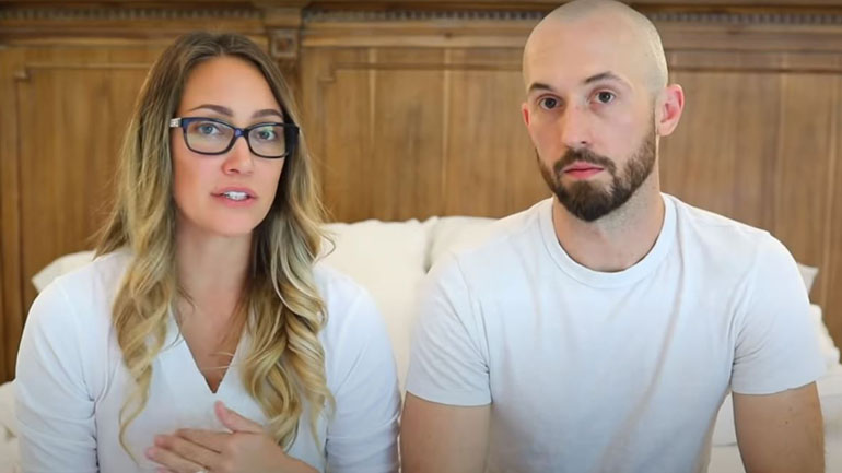 YouTubers επέστρεψαν το υιοθετημένο παιδί τους όταν έμαθαν ότι έχει αυτισμό