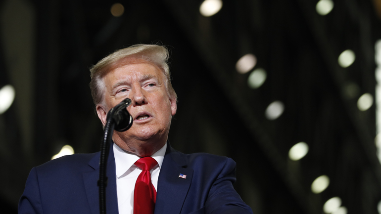 Τραμπ: Η μνήμη του Φλόιντ «ατιμάζεται από τους ταραχοποιούς, τους πλιατσικολόγους και τους αναρχικούς»