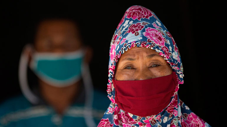 Ινδονησία: Θεραπεύθηκε γυναίκα 100 ετών που είχε νοσήσει από covid-19