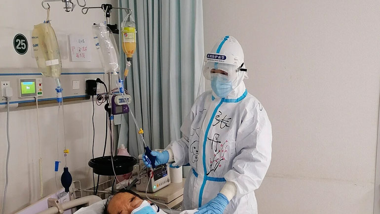 Ένας γερμανός μηχανικός που επέστρεψε με πτήση τσάρτερ στην Κίνα βρέθηκε θετικός ενώ ήταν ασυμπτωματικός