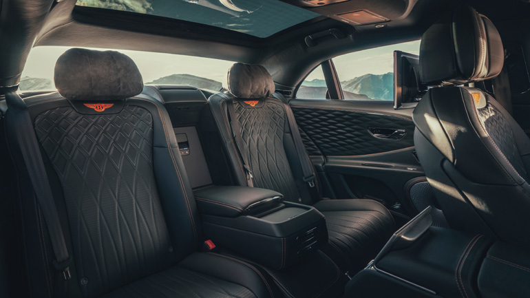 Tα πίσω καθίσματα της Bentley Flying Spur είναι ονειρικά
