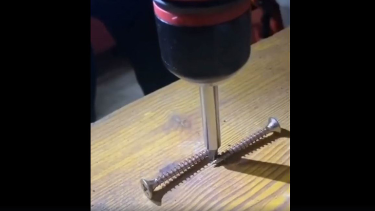 Όταν βαριέσαι τόσο που ξεκινάς τα κόλπα με το τρυπάνι…