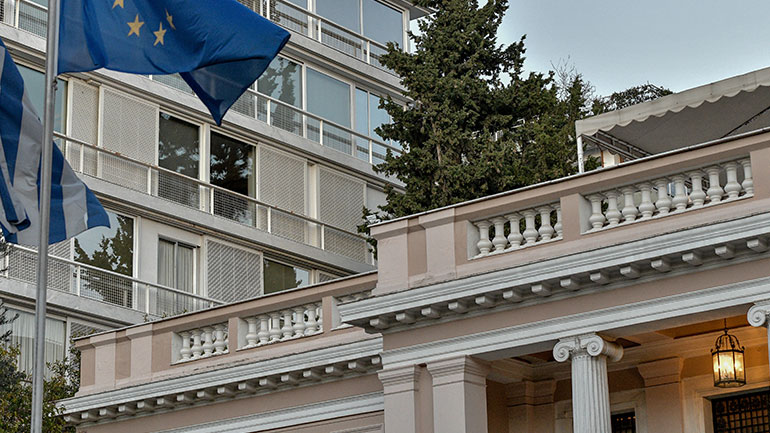 Παρέμβαση του Ρουβίκωνα έξω από το Μαξίμου