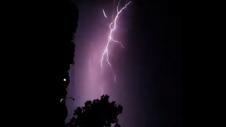 Κεραυνός σε αργή κίνηση