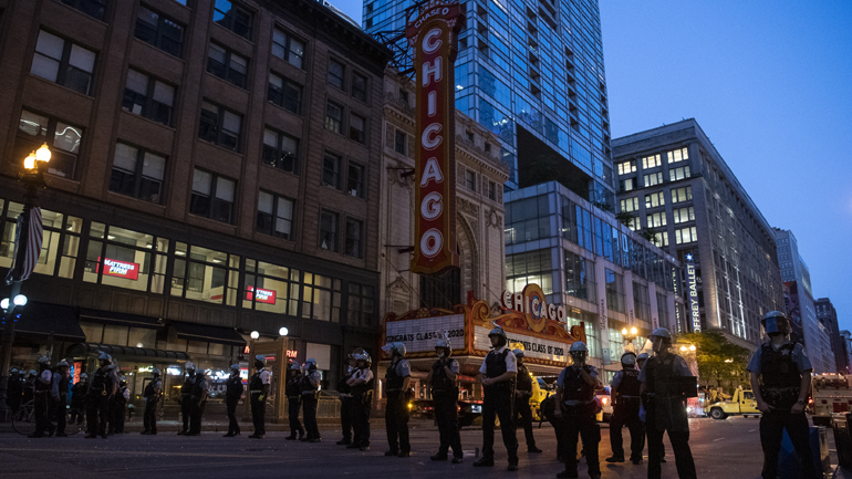 Χιλιάδες αστυνομικοί και στρατιώτες περιπολούν στις μεγάλες αμερικανικές πόλεις