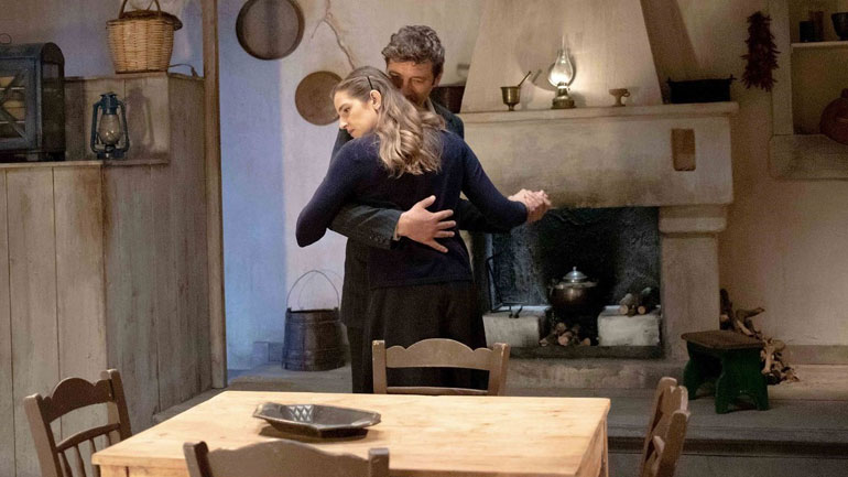 Άγριες Μέλισσες: Η Ελένη και ο Κυπραίος ζούνε μικρές στιγμές ευτυχίας