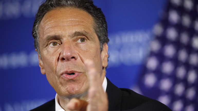 Ο κυβερνήτης της Νέας Υόρκης προτείνει την απαγόρευση πρακτικών υπερβολικής βίας από την αστυνομία