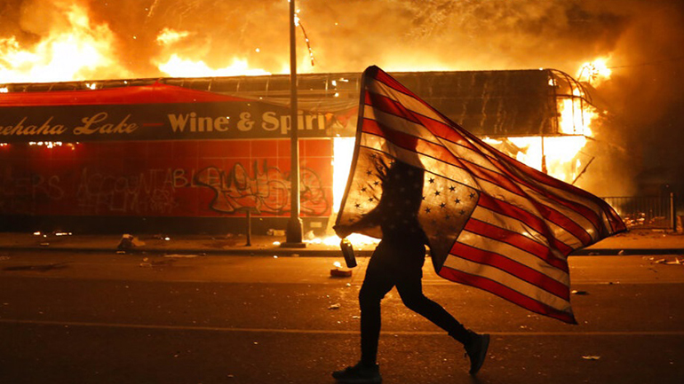 Διαμαρτυρίες, εξεγέρσεις και φυλετικός πόλεμος Διαμαρτυρίες, εξεγέρσεις και φυλετικός πόλεμος