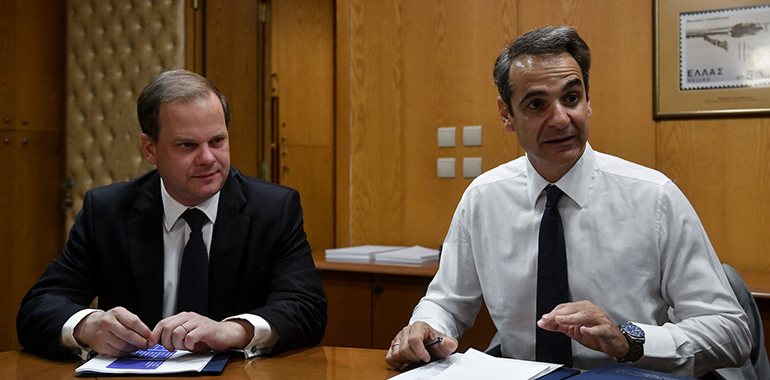 Κυριάκος Μητσοτάκης (δεξιά) και Κώστας Αχ. Καραμανλής