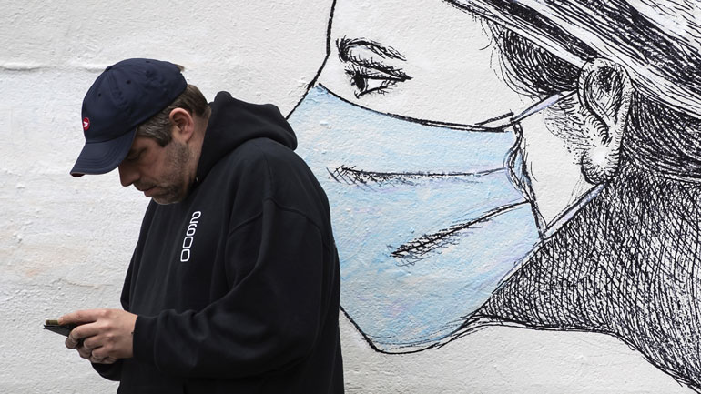 Ιαπωνία: Οι αρχές της Γιαμάτο θέλουν να απαγορεύσουν τη χρήση κινητού σε πεζούς εν κινήσει