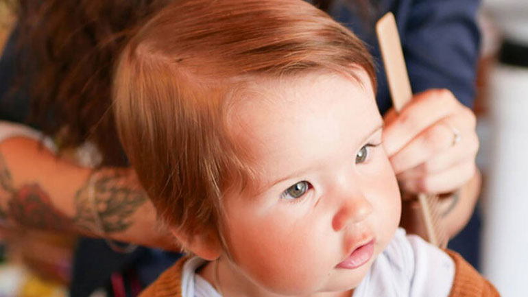 Xρήσιμες συμβουλές για το πρώτο κούρεμα του μωρού σας