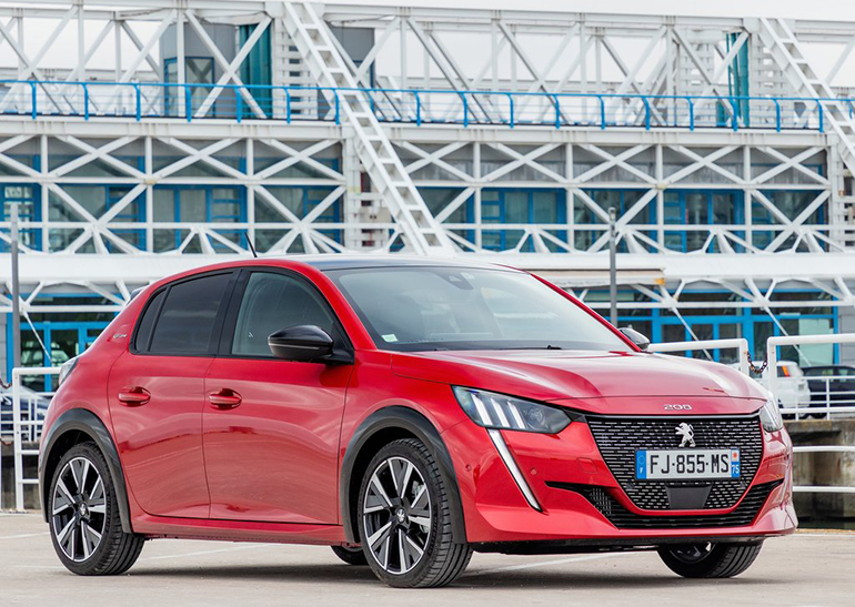 Η Peugeot ήταν η δεύτερη κορυφαία σε πωλήσεις εταιρεία (στη φωτό το 208)