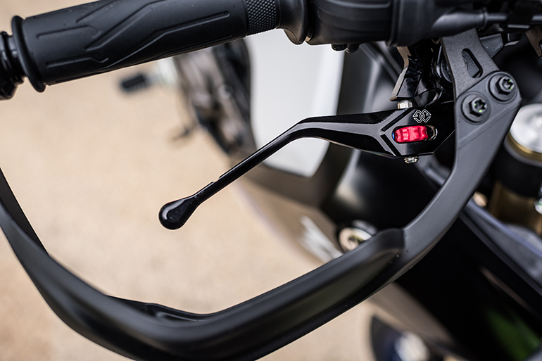 Σε ένα τέτοιο δίτροχο η προστασία είναι σημαντική.