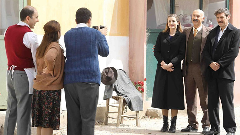 Άγριες Μέλισσες: Ο Μελέτης προσπαθεί να φυγαδεύσει τη Βασούλα απ’ το χωριό