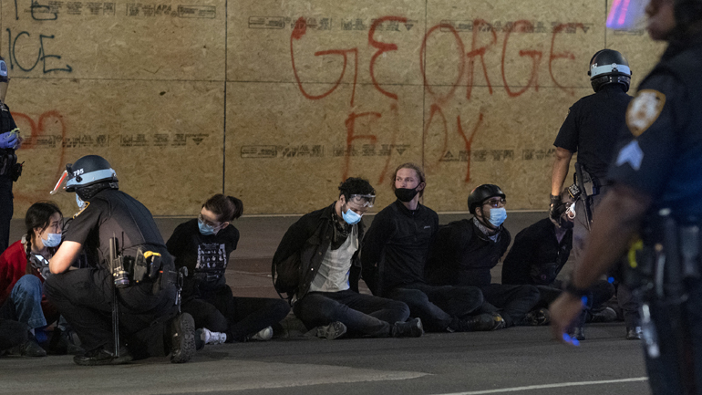 «Ανοικτή φυλακή» για διαδηλωτές γήπεδο Πανεπιστημίου στο Λος Άντζελες