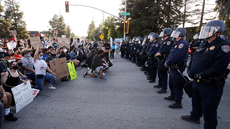Το «κενό εξουσίας» απειλεί την υπερδύναμη Το «κενό εξουσίας» απειλεί την υπερδύναμη