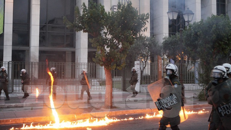 Ελεύθεροι οι συλληφθέντες στα επεισόδια έξω από την Αμερικανική πρεσβεία