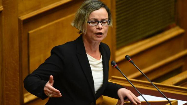 Η «Μπέτυ», τα αγγλικά και η διεθνής συνωμοσία