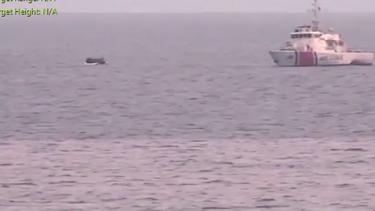 Βάρκες με πρόσφυγες συνοδεία τούρκικων σκαφών προσπαθούν να μπουν στα ελληνικά ύδατα