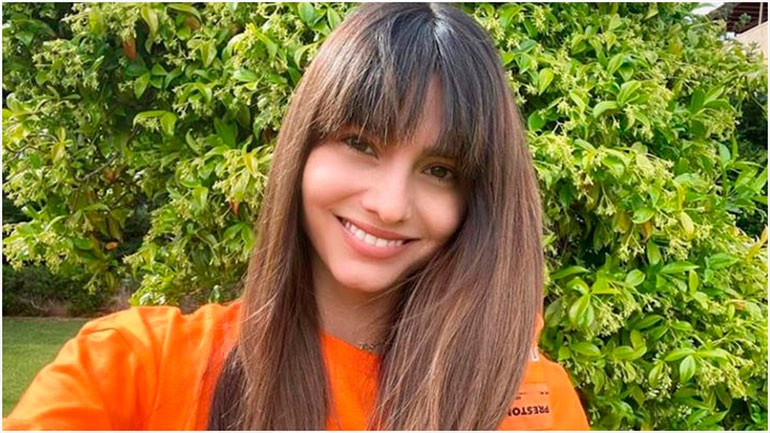 Ηλιάνα Παπαγεωργίου: Ποζάρει στον κήπο του σπιτιού της με καυτό μπικίνι