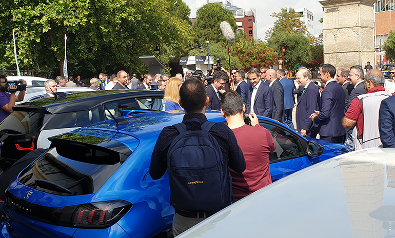 Ο Πρωθυπουργός Κυριάκος Μητσοτάκης τόνισε πως είναι πολύ ικανοποιημένος με το ηλεκτρικό Peugeot 208 που οδηγεί