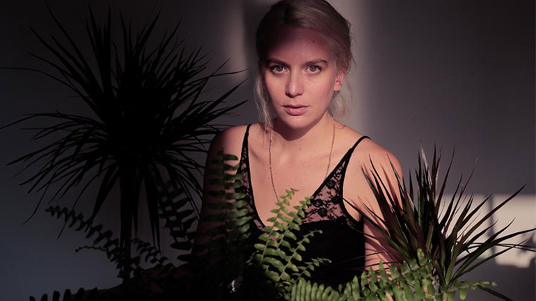 Η Nalyssa Green live από τα Νότια Μονοπάτια του Πάρκου Σταύρος Νιάρχος