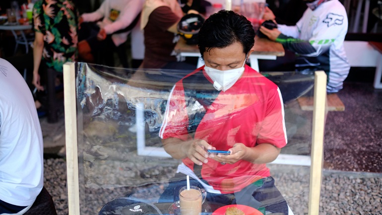 Η Ινδονησία κατέγραψε σήμερα τη μεγαλύτερη ημερήσια αύξηση σε νέα κρούσματα κορωνοϊού