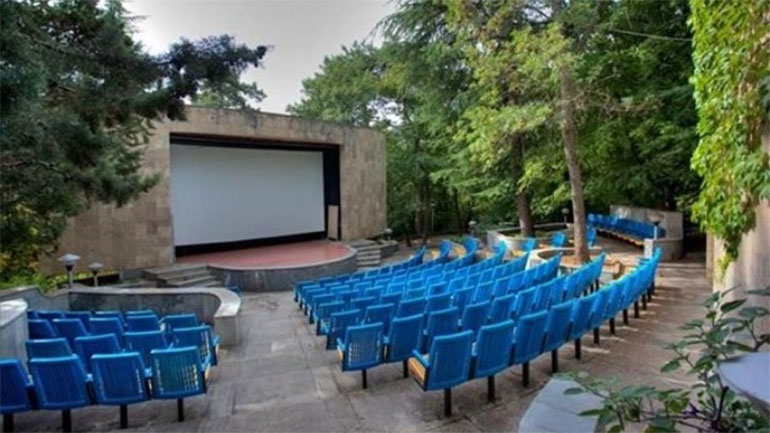 Λάρισα: Ο κόσμος αγαπάει τον θερινό κινηματογράφο