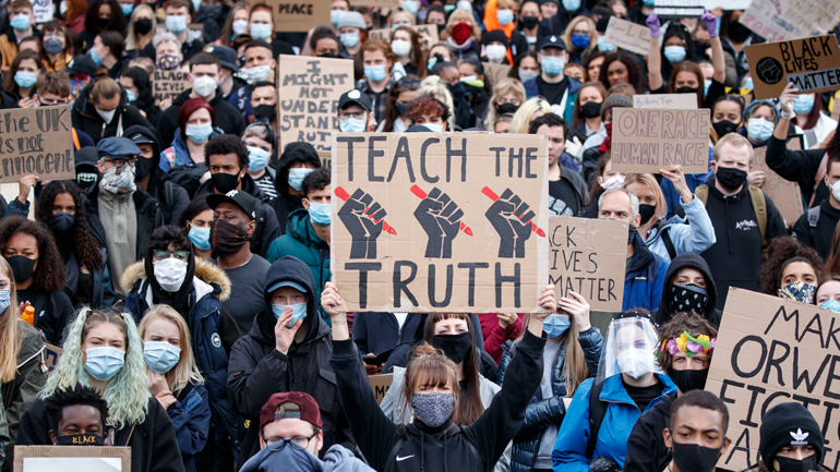 Παγκόσμιο τσουνάμι διαδηλώσεων για τον Φλόιντ