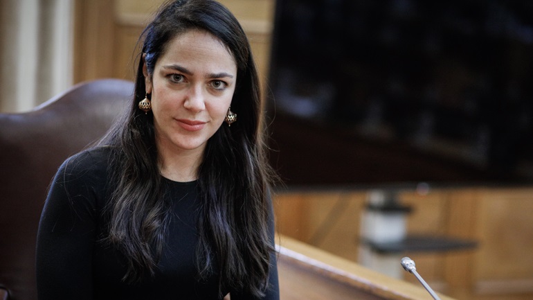 Μιχαηλίδου: Voucher για βρεφονηπιακούς και σε εργαζόμενες μητέρες του δημοσίου