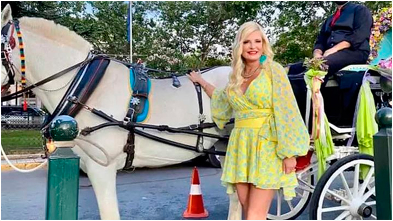 Μαρίνα Πατούλη: Εντυπωσιακή εμφάνιση στα εγκαίνια της 66ης Ανθοκομικής Έκθεσης Κηφισιάς!