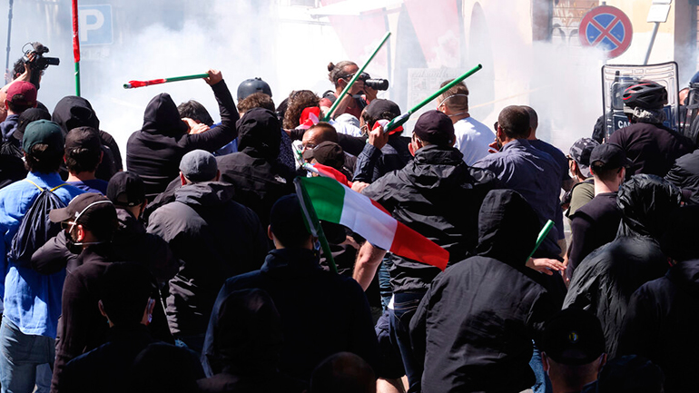 Ρώμη: Επίθεση νεοφασιστών κατά δημοσιογράφων και αστυνομικών