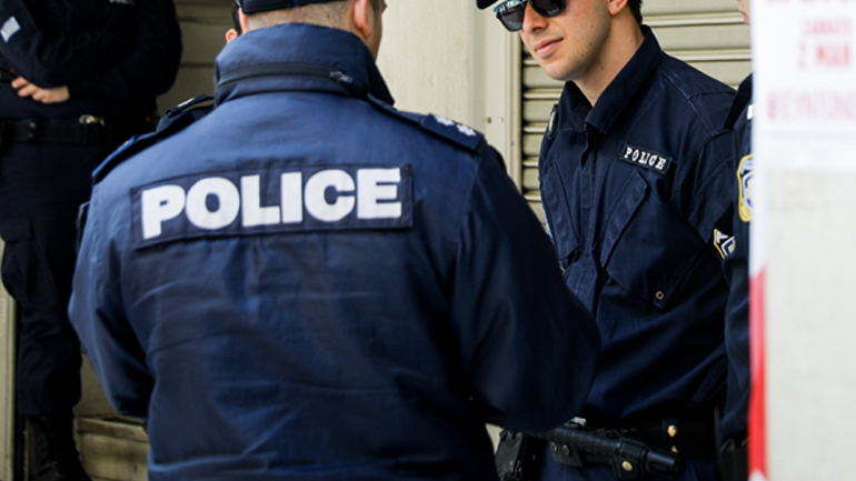 Συνελήφθησαν πέντε ανήλικοι που είχαν στην κατοχή τους μπουκάλια με βενζίνη