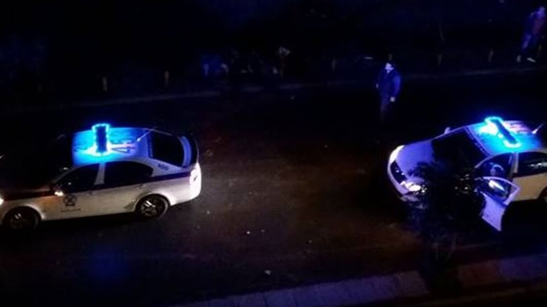 Καταδίωξη διακινητή μεταναστών – Έπεσε με αυτοκίνητο πάνω σε φορτηγό